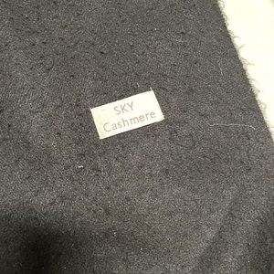 Black cashmere scarf with fringe